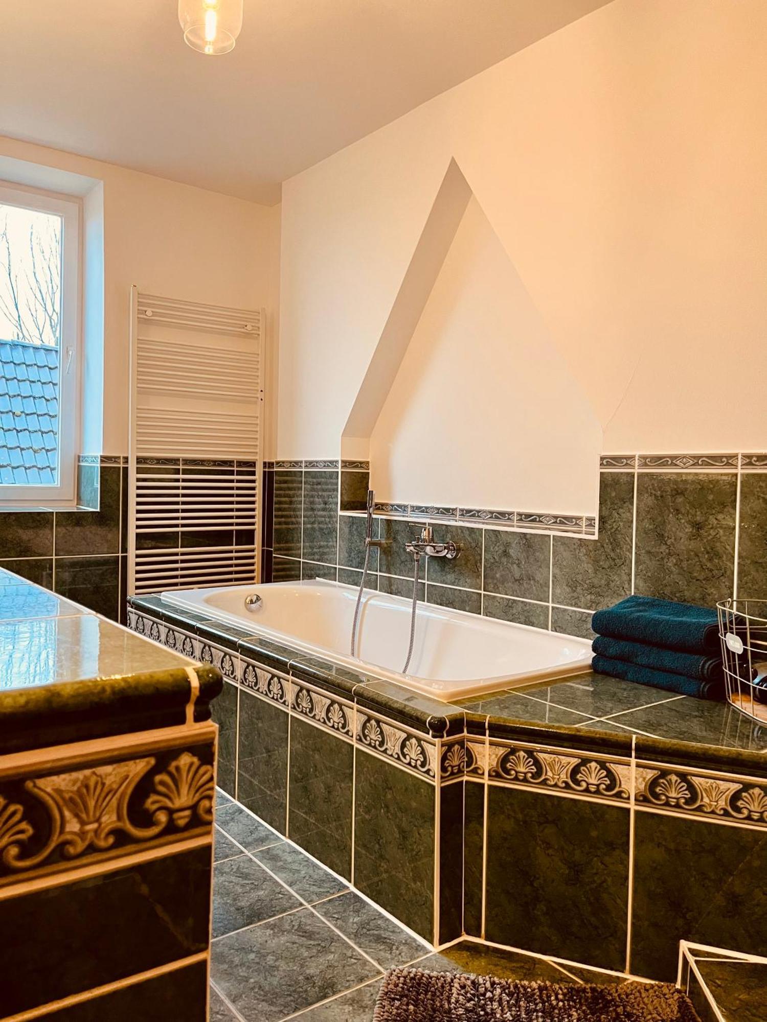 B E D & A G E D E S I G N -Extra Large- Wunderschoene Komplette Wohnung Mit Viel Platz & 4 Schlafzimmer B E D & A G E D E S I G N -Small- Wunderschoenes Zimmer Mit Bad Rechnungserstellung Fuer Geschaeftsreisende & Firmen Hunxe Exterior photo