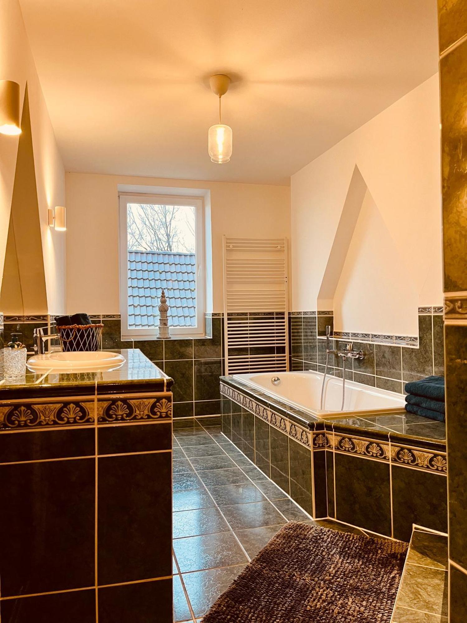 B E D & A G E D E S I G N -Extra Large- Wunderschoene Komplette Wohnung Mit Viel Platz & 4 Schlafzimmer B E D & A G E D E S I G N -Small- Wunderschoenes Zimmer Mit Bad Rechnungserstellung Fuer Geschaeftsreisende & Firmen Hunxe Exterior photo