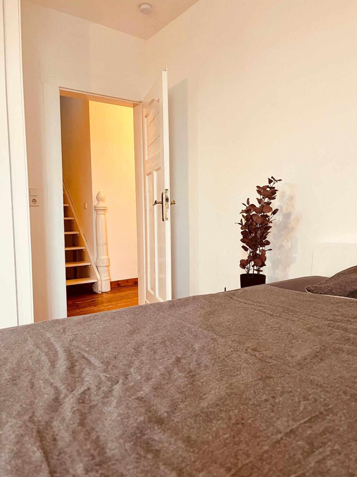 B E D & A G E D E S I G N -Extra Large- Wunderschoene Komplette Wohnung Mit Viel Platz & 4 Schlafzimmer B E D & A G E D E S I G N -Small- Wunderschoenes Zimmer Mit Bad Rechnungserstellung Fuer Geschaeftsreisende & Firmen Hunxe Exterior photo
