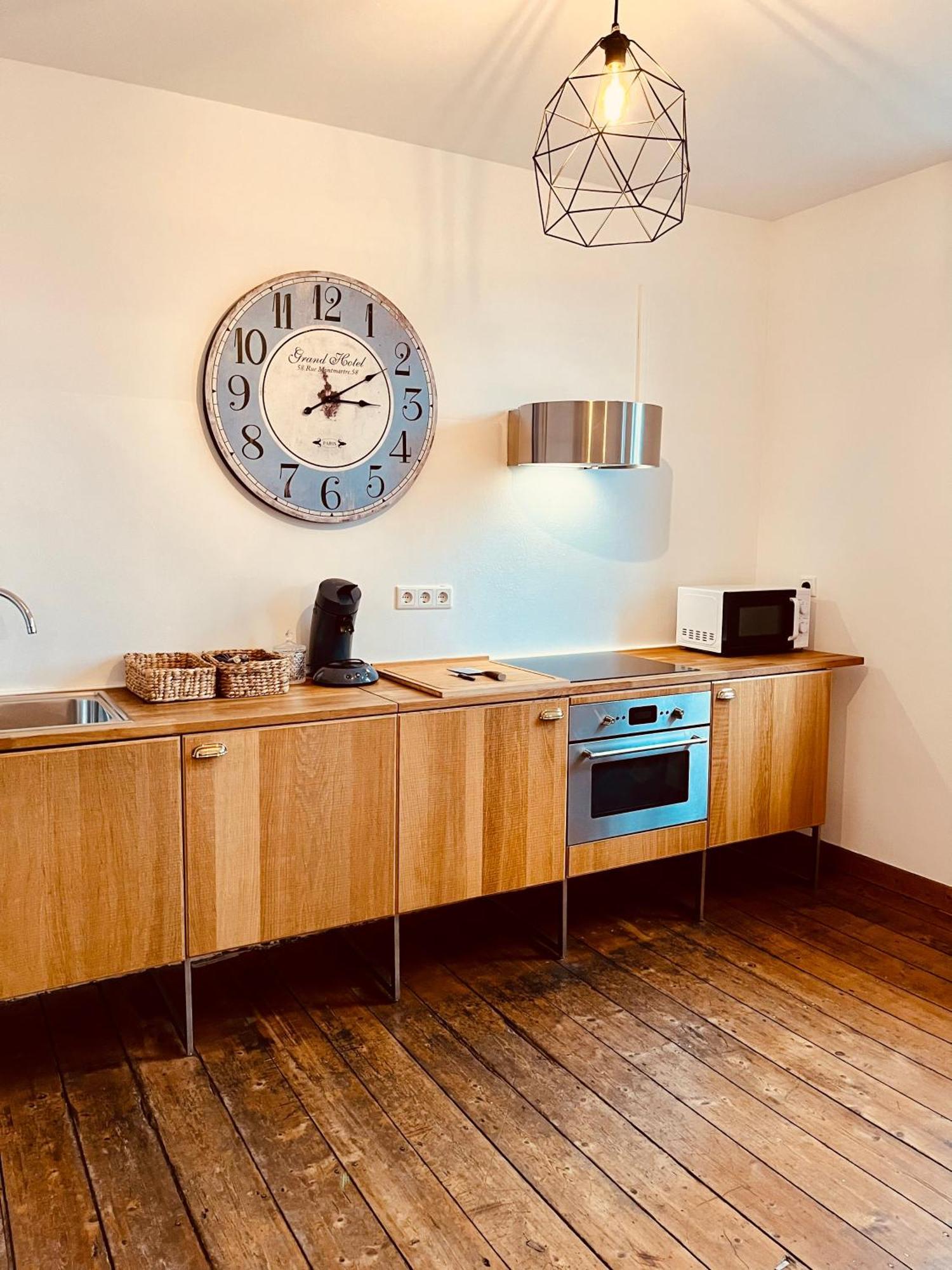 B E D & A G E D E S I G N -Extra Large- Wunderschoene Komplette Wohnung Mit Viel Platz & 4 Schlafzimmer B E D & A G E D E S I G N -Small- Wunderschoenes Zimmer Mit Bad Rechnungserstellung Fuer Geschaeftsreisende & Firmen Hunxe Exterior photo